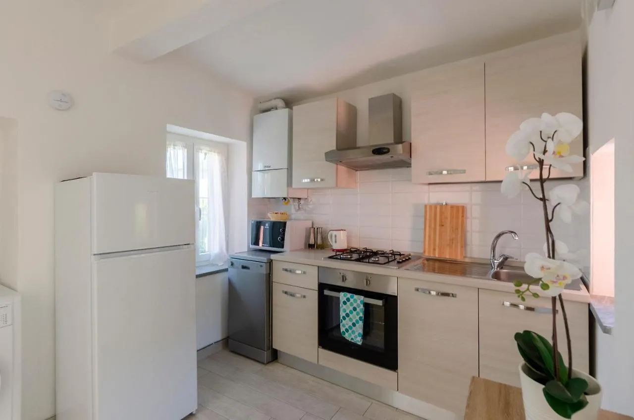 Alla Casa Rosa- Appartamento Nel Verde Con Posto Auto, Zona Tranquilla,Wifi Gratuito,Aria Condizionata Rapallo