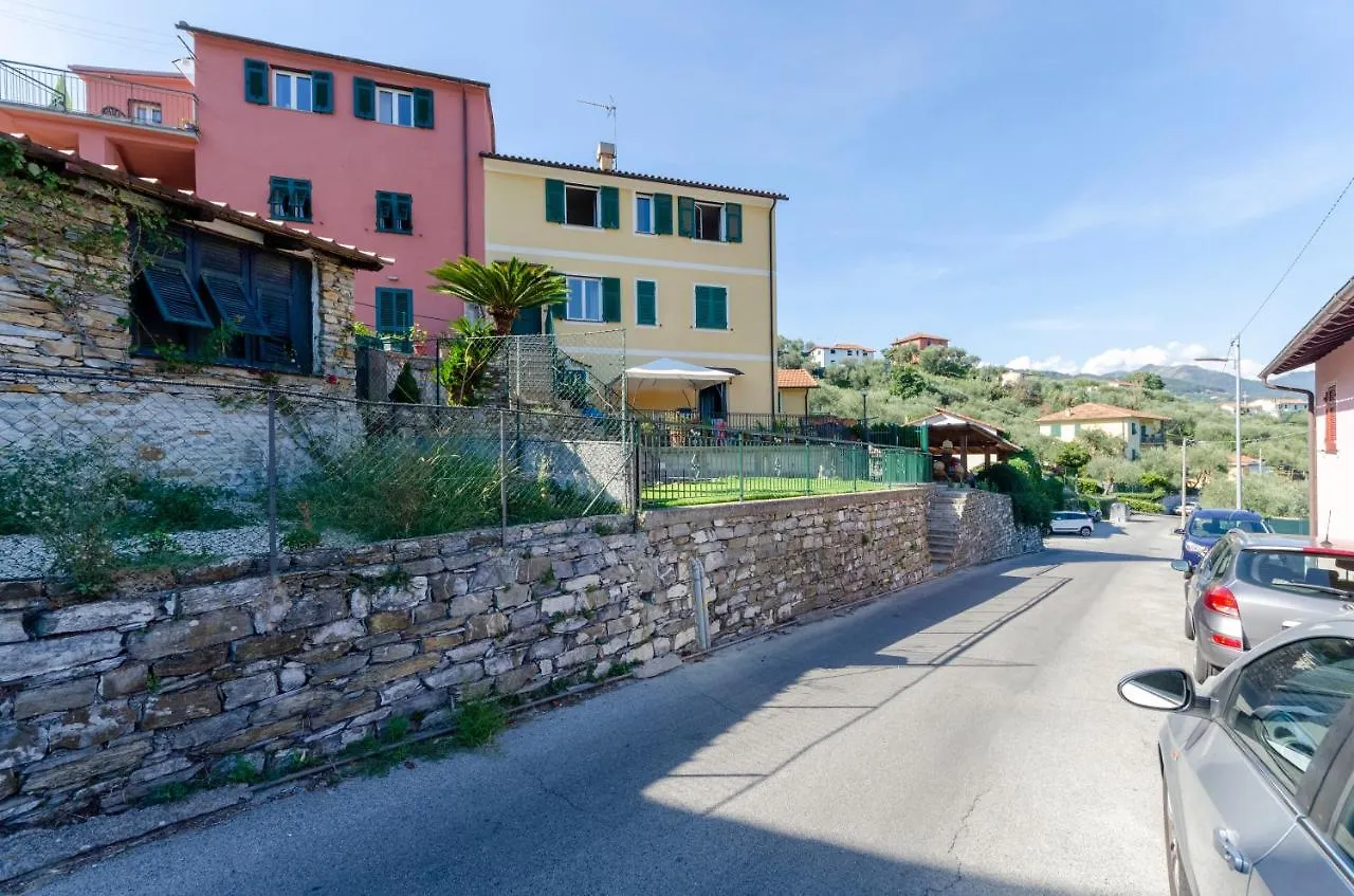 Alla Casa Rosa- Appartamento Nel Verde Con Posto Auto, Zona Tranquilla,Wifi Gratuito,Aria Condizionata Rapallo 0*,  Italia