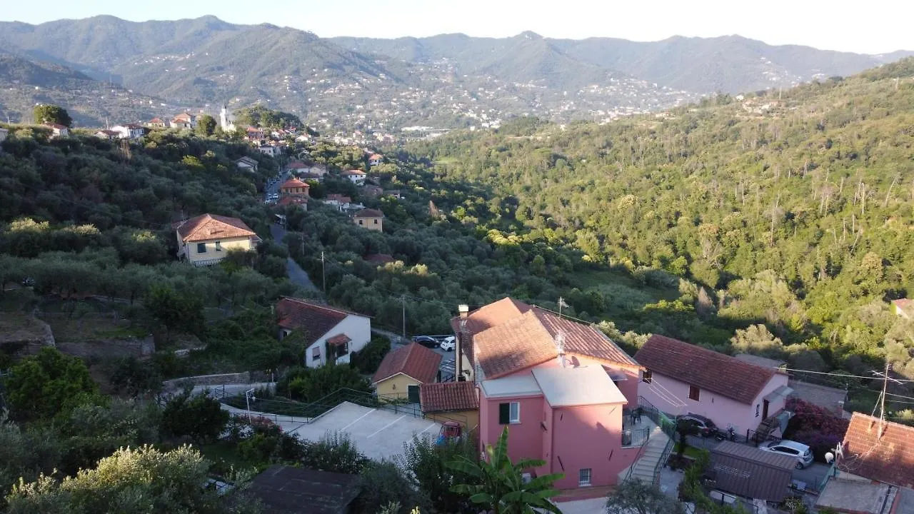 Alla Casa Rosa- Appartamento Nel Verde Con Posto Auto, Zona Tranquilla,Wifi Gratuito,Aria Condizionata Rapallo Italia