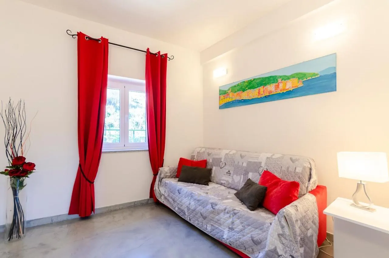 Alla Casa Rosa- Appartamento Nel Verde Con Posto Auto, Zona Tranquilla,Wifi Gratuito,Aria Condizionata Rapallo 0*,  Italia