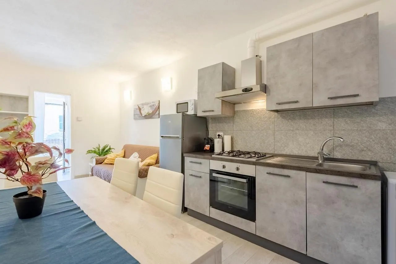 Alla Casa Rosa- Appartamento Nel Verde Con Posto Auto, Zona Tranquilla,Wifi Gratuito,Aria Condizionata Rapallo 0*,