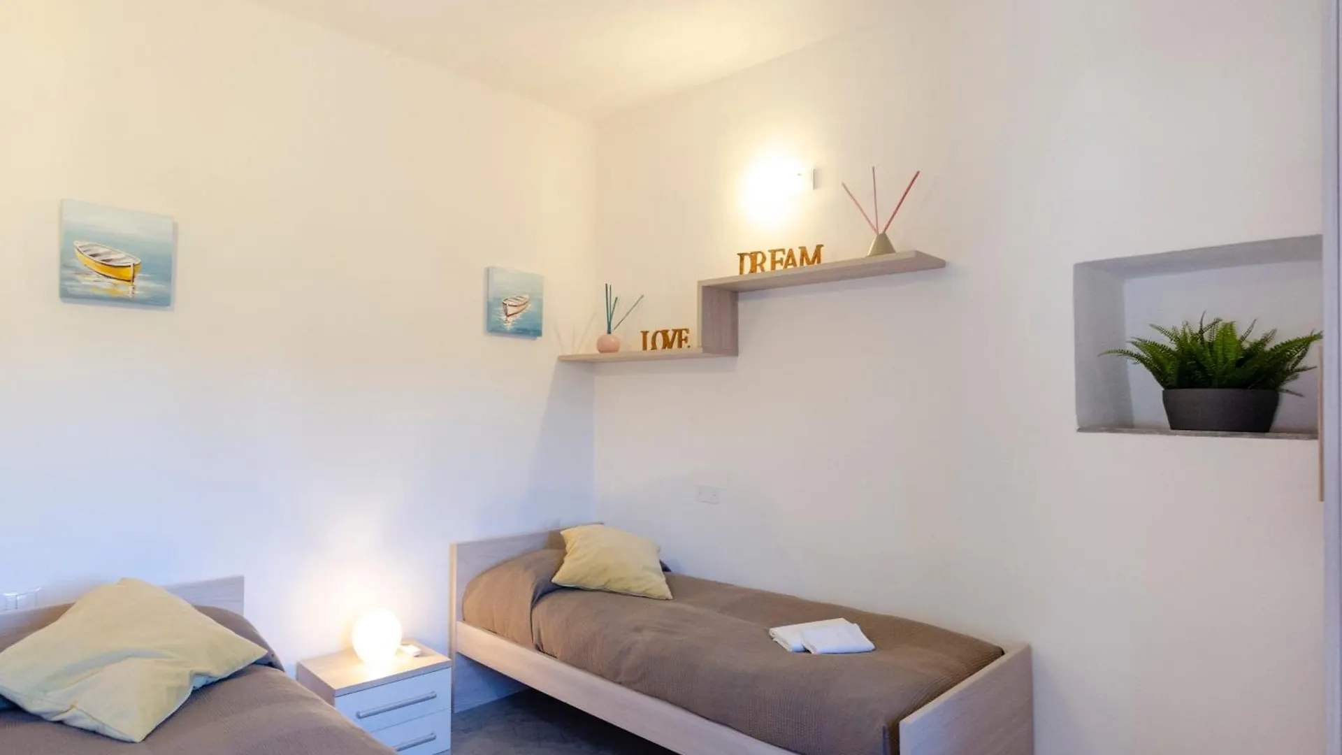 Alla Casa Rosa- Appartamento Nel Verde Con Posto Auto, Zona Tranquilla,Wifi Gratuito,Aria Condizionata Rapallo