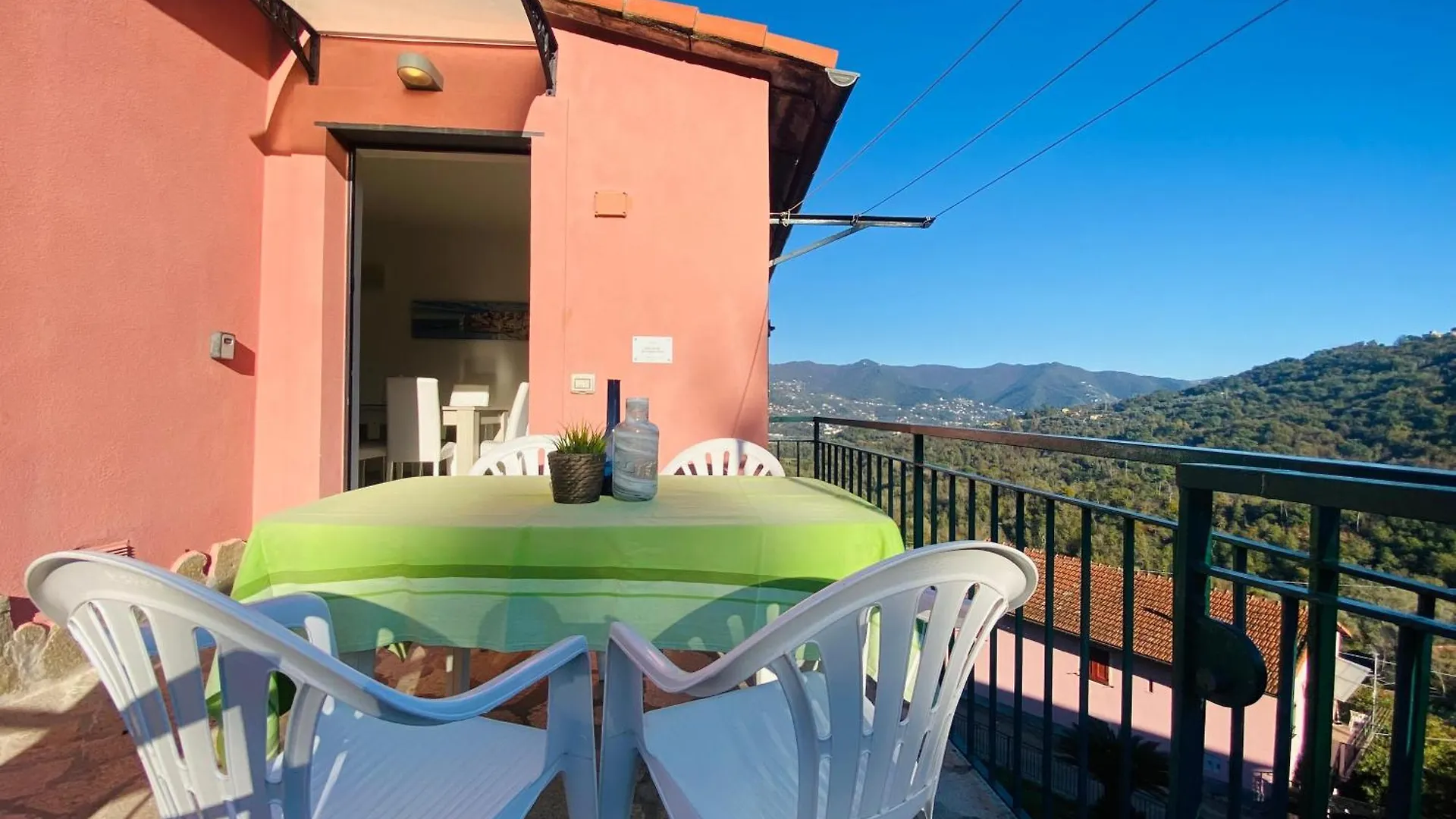 Alla Casa Rosa- Appartamento Nel Verde Con Posto Auto, Zona Tranquilla,Wifi Gratuito,Aria Condizionata Rapallo 0*,