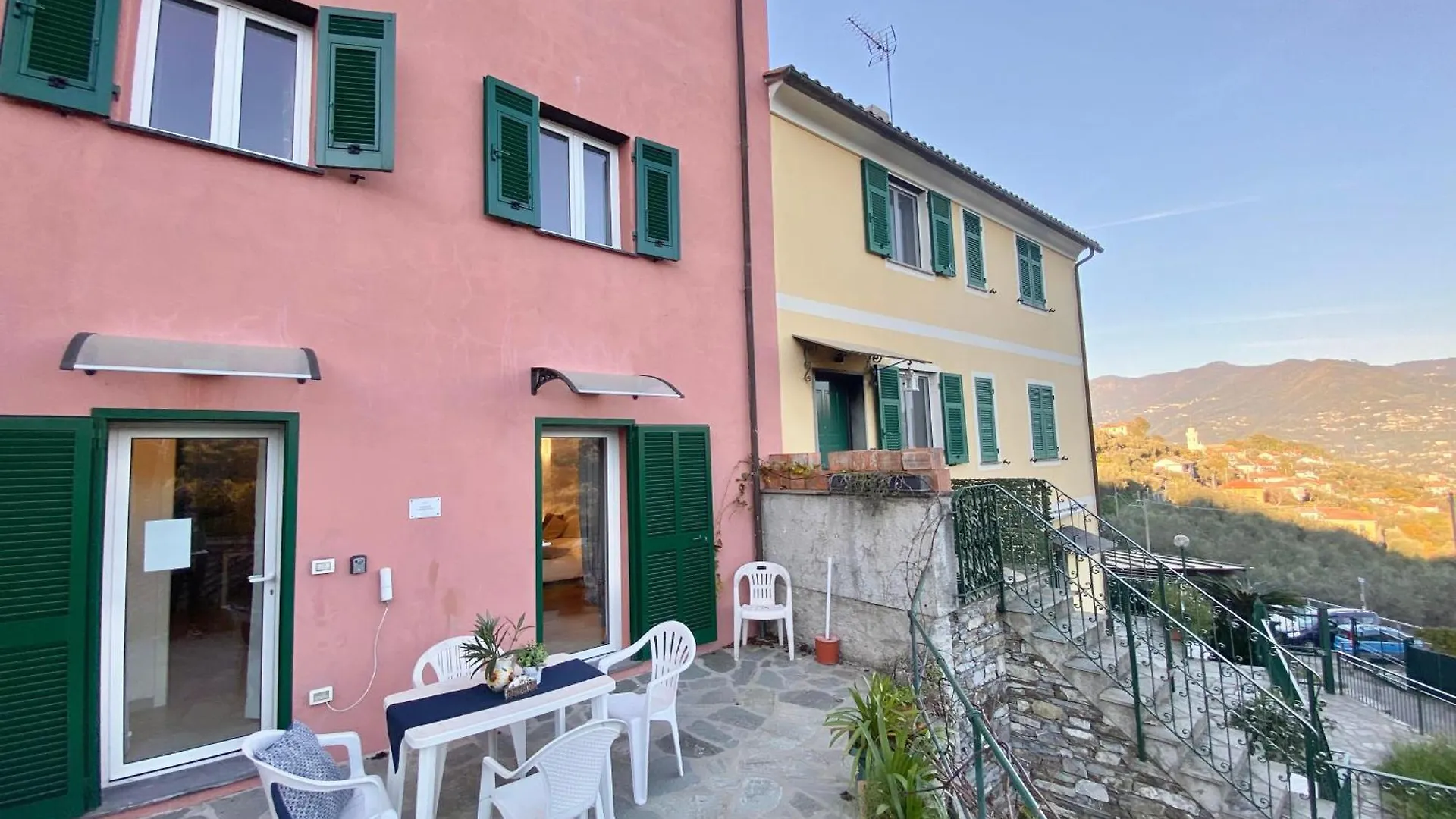 Alla Casa Rosa- Appartamento Nel Verde Con Posto Auto, Zona Tranquilla,Wifi Gratuito,Aria Condizionata Rapallo