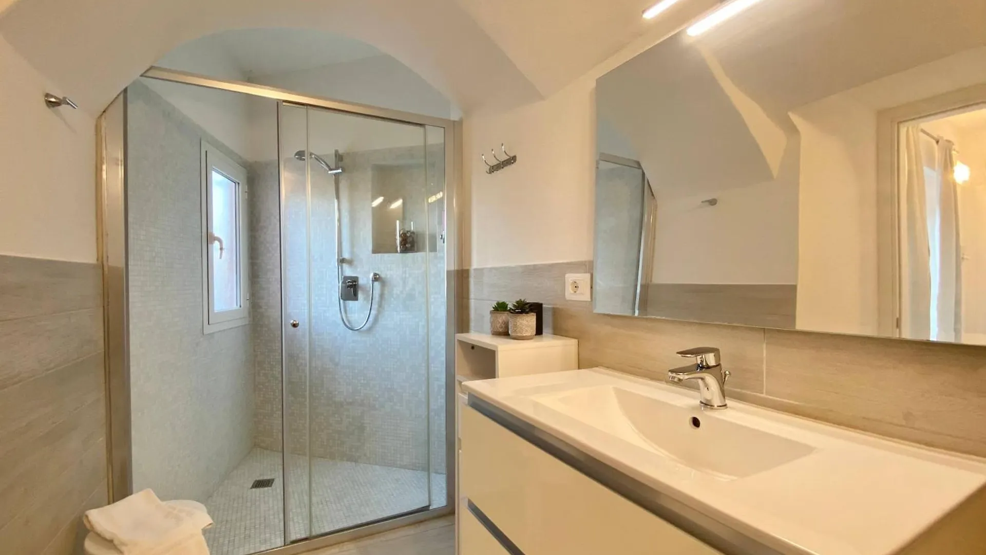 Alla Casa Rosa- Appartamento Nel Verde Con Posto Auto, Zona Tranquilla,Wifi Gratuito,Aria Condizionata Rapallo